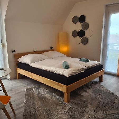 Lichtdurchflutetes Zimmer - Mainwiesen Waldbuttelbrunn Kültér fotó