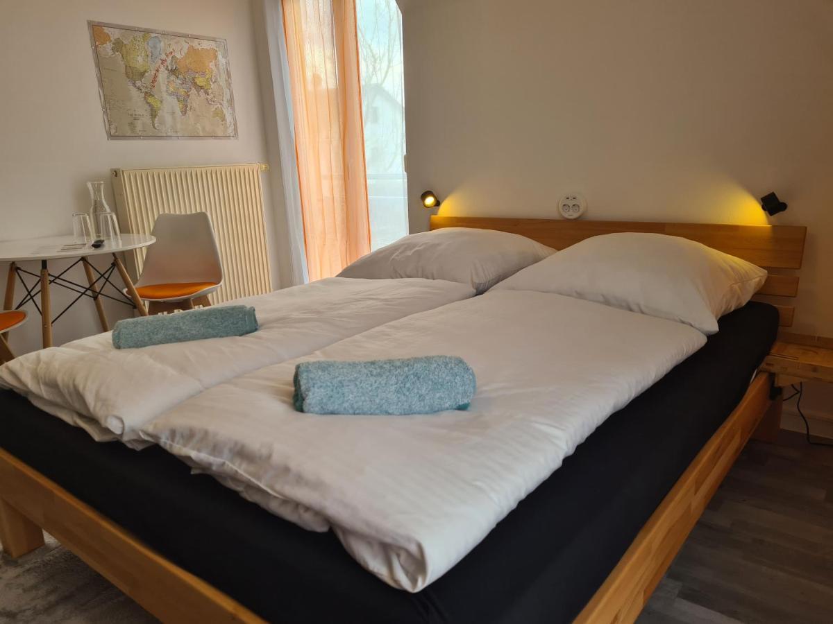 Lichtdurchflutetes Zimmer - Mainwiesen Waldbuttelbrunn Kültér fotó
