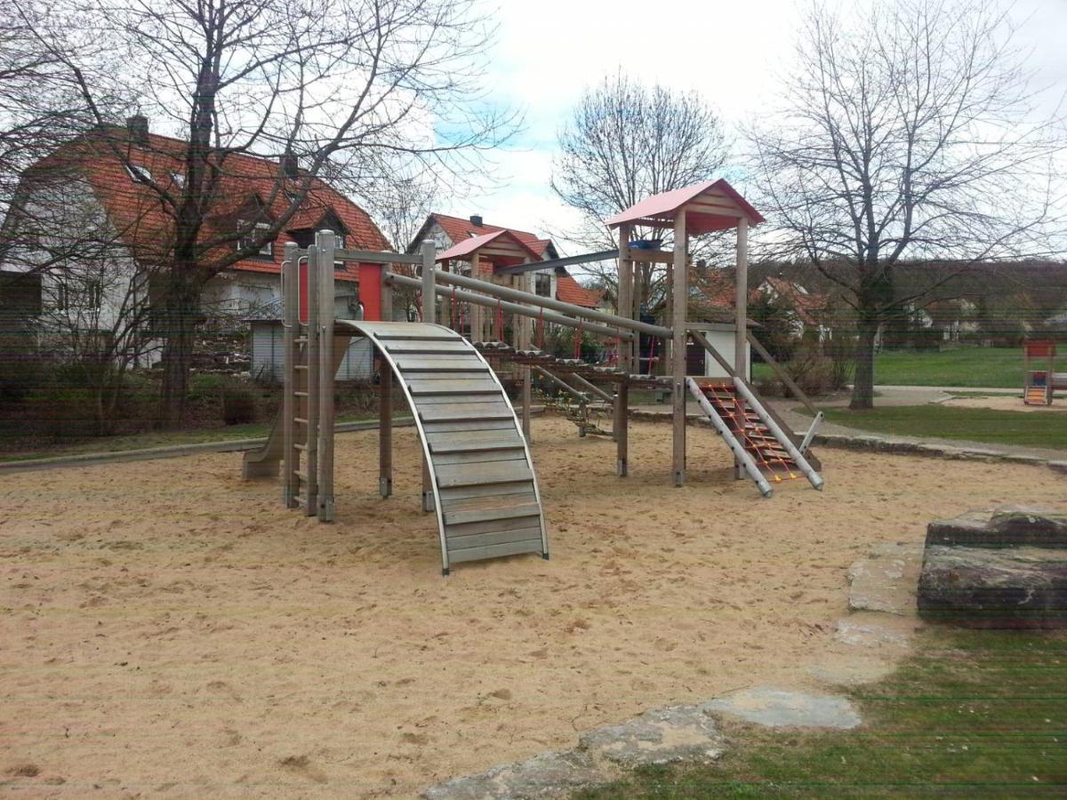 Lichtdurchflutetes Zimmer - Mainwiesen Waldbuttelbrunn Kültér fotó